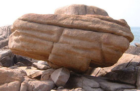 A small rock balancing a big one