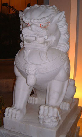 Guardian lion in Sanya (female) - diagonal view