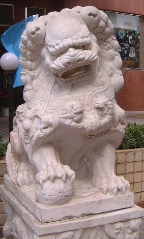 Stone lion in Haikou (male)